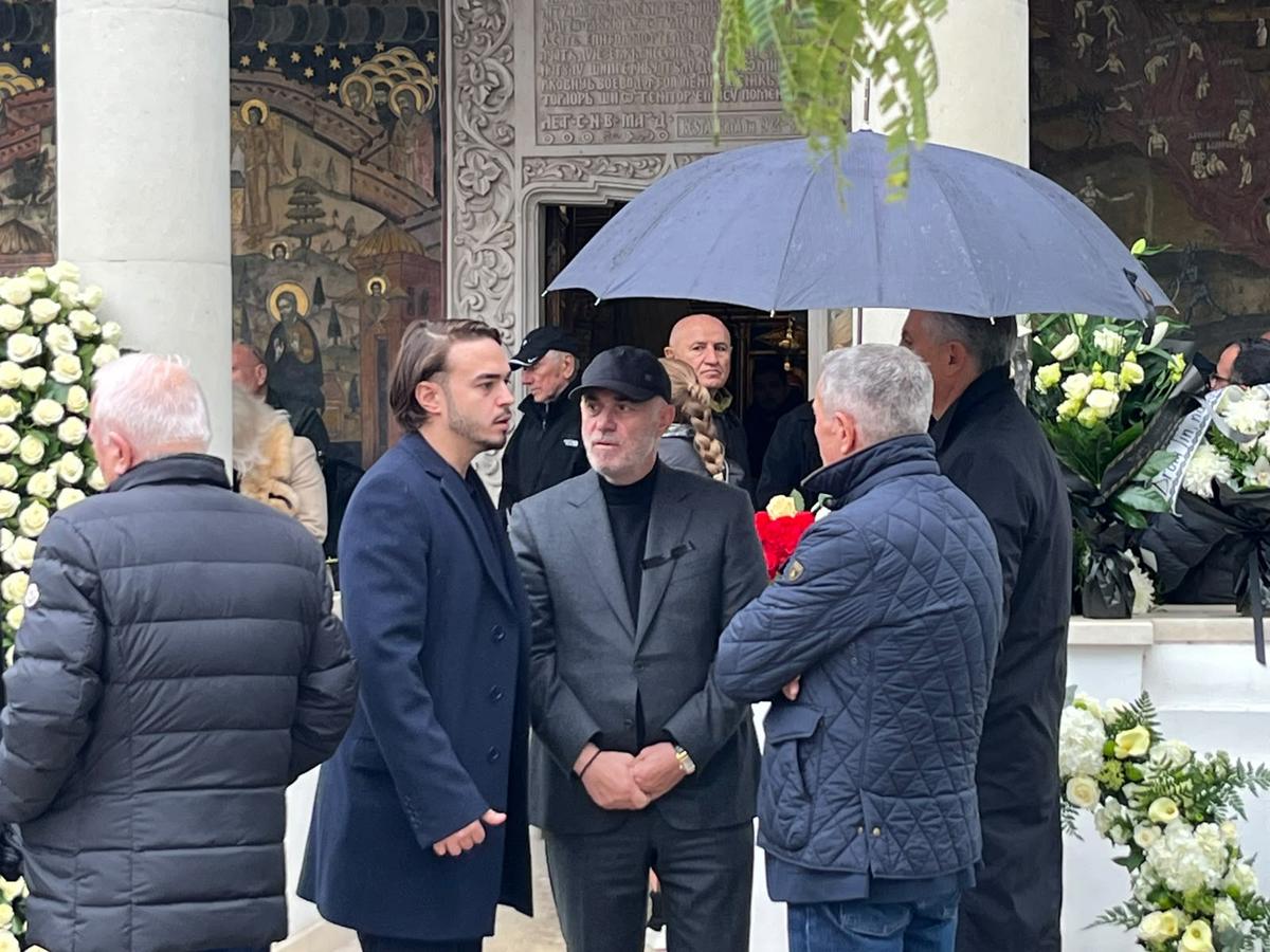 Viorel Păunescu, înmormântat astăzi la Cimitirul Bellu » Nume importante din fotbalul românesc au venit să-l conducă pe ultimul drum pe fostul președinte al Stelei