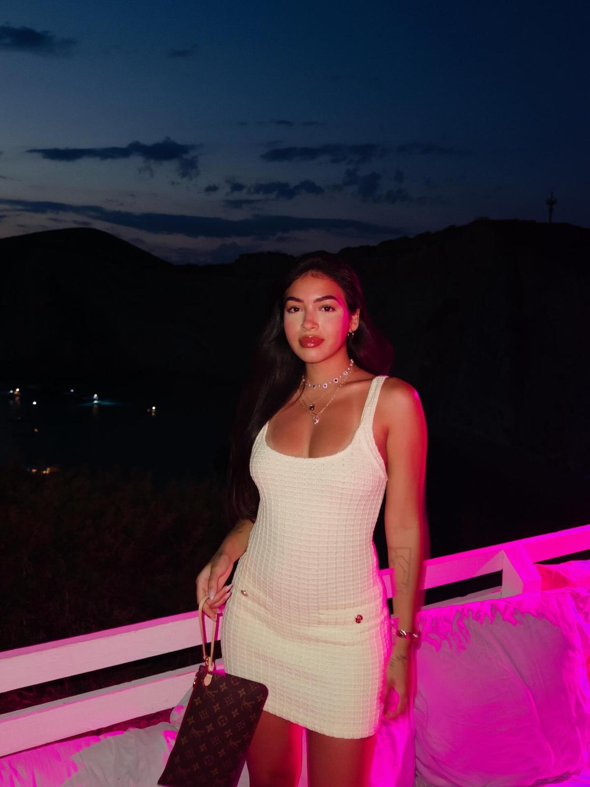 Soția starului de la Roma rupe tăcerea: „M-a înșelat în timpul sarcinii și cu prostituate”