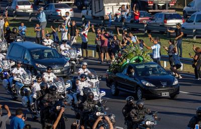 Diego Maradona a fost înmormântat » Ceremonie privată pentru marele argentinian