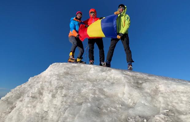 Aventură în pandemie » „Bucuria de a ține steagul României pe Ararat este greu de descris, incomensurabilă și dezvoltă o dependență constructivă”