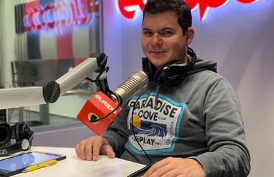 Luca Pastia: „În copilăria mea fotbalul era principala distracție. Colecționam surprize de gumă de mestecat cu fotbaliști iar după 89 abțibilduri. Parcă eram brazilieni!”