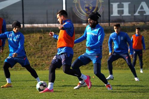 Carlo Casap, mijlocașul de 21 de ani al celor de la Viitorul, a suferit o accidentare gravă la unul dintre antrenamentele echipei. foto: fcviitorul.ro