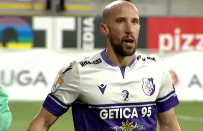 I-a dat sângele după un fault dur, apoi s-a dus glonț la arbitri: „E «roșu» clar”