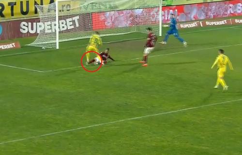 Rapid - CS Mioveni 1-1. Spre finalul partidei, oaspeții puteau beneficia de o lovitură de la 11 metri.