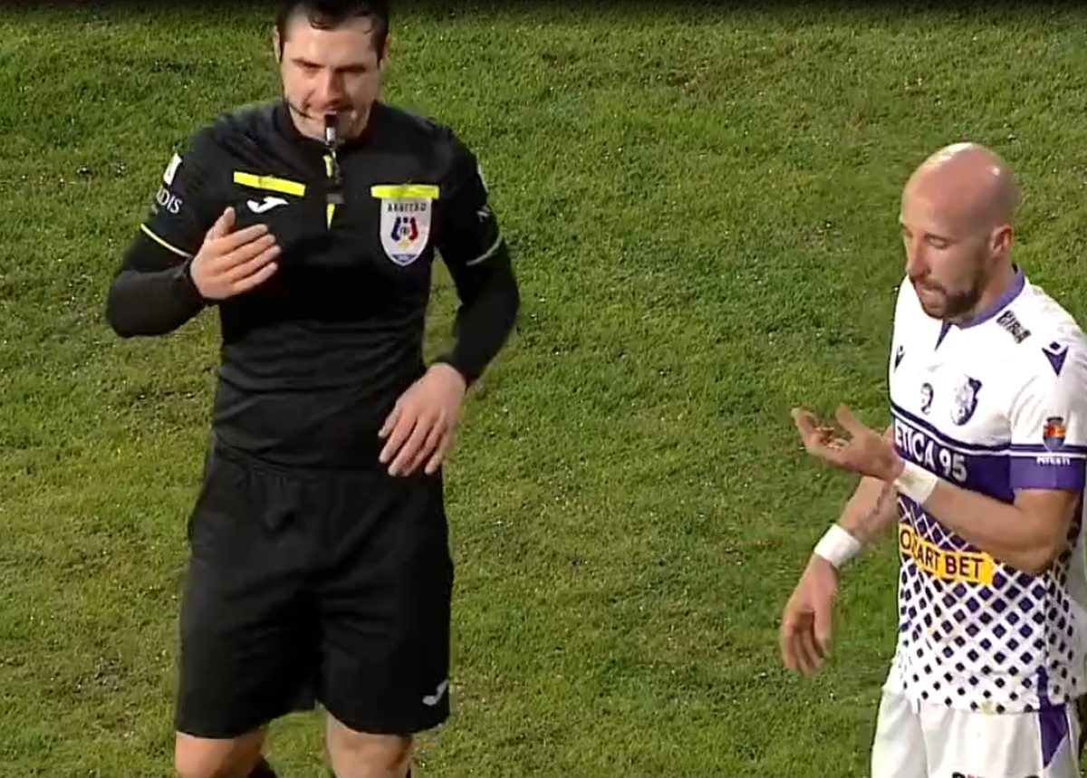 I-a dat sângele după un fault dur, apoi s-a dus glonț la arbitri: „E «roșu» clar”