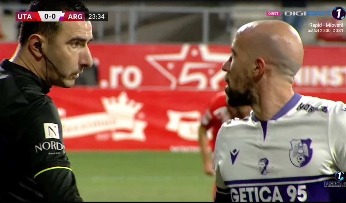 I-a dat sângele după un fault dur, apoi s-a dus glonț la arbitri: „E «roșu» clar”