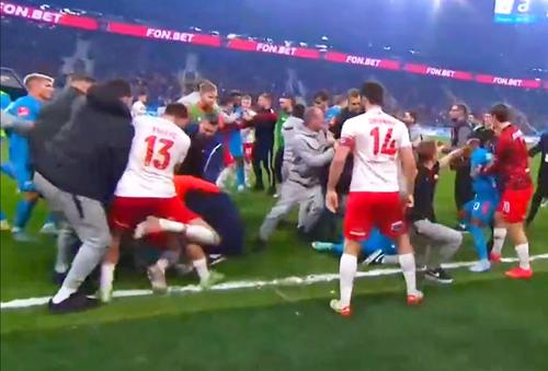 Derby-ul dintre Zenit și Spartak Moscova, din grupele Cupei Rusiei, s-a soldat cu o bătaie generală și cu 6 cartonașe roșii. A fost 0-0 la finalul timpului regulamentar și 4-2 pentru formația din Sankt Petersburg la penalty-uri.