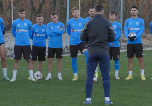 Andrei Ivan (25 de ani, atacant), Jovan Markovic (21, atacant), Ionuț Vînă (27, mijlocaș central) și Sergiu Hanca (30, extremă dreapta) au fost reprimiți de Mirel Rădoi la antrenamentele celor de la CS Universitatea Craiova.