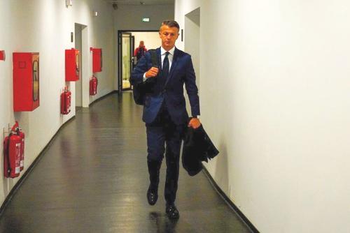 Ovidiu Burcă pleacă de la Dinamo. Antrenorul va face un pas în spate zilele următoare, cel mai târziu imediat după meciul cu Sepsi, de la 4 decembrie.