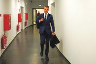 Burcă pleacă de la Dinamo » Premieră în România: Ovidiu își alege succesorul + Cu cine vrea Red&White să oprească valul de „hate”