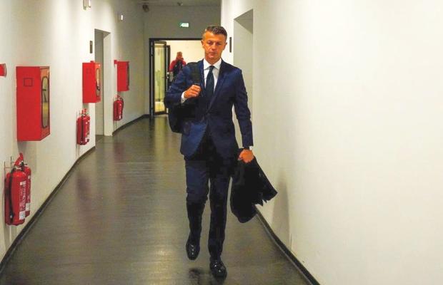 Burcă pleacă de la Dinamo » Premieră în România: Ovidiu își alege succesorul + Cu cine vrea Red&White să oprească valul de „hate”