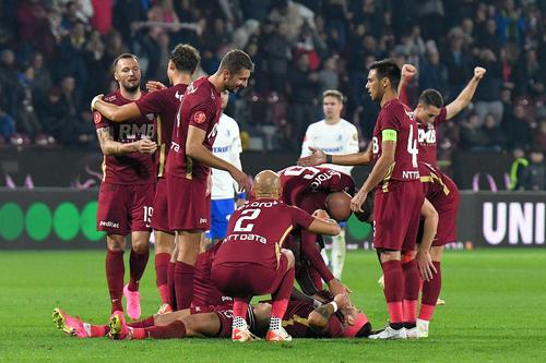 Mario Camora, cu banderola pe braț // foto: Imago Images