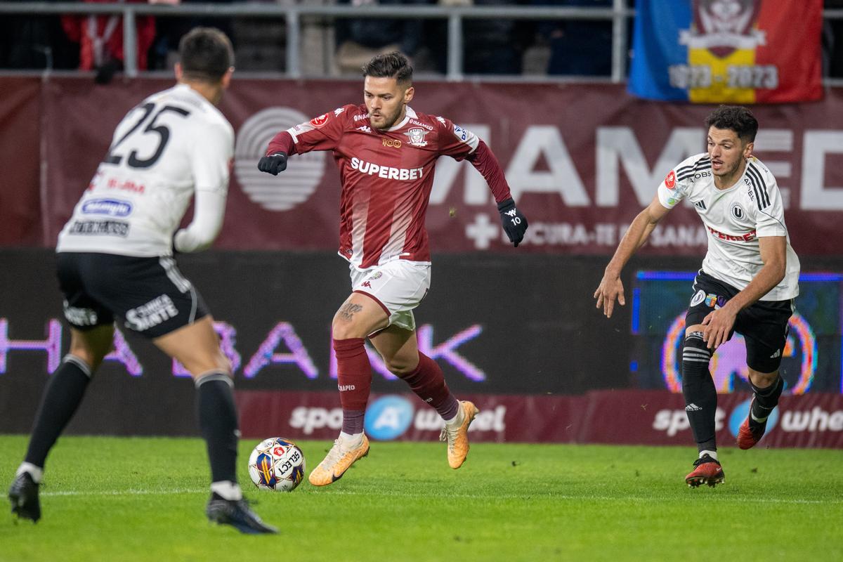 Ce nu s-a văzut la TV în derby-ul Rapid-U Cluj: Carla's Dreams, aplaudat la scenă deschisă + Neluțu Sabău, ironizat