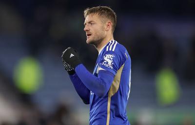 Scene ciudate în Anglia » După ce a ratat o ocazie uriașă, Jamie Vardy s-a lovit cu pumnul în față