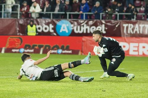 Horațiu Moldovan (25 de ani), portarul celor de la Rapid, a fost extrem de supărat la finalul înfrângerii cu U Cluj, scor 2-3.
