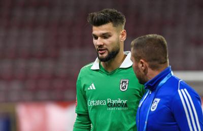Trebuia să fie titular la FCU Craiova, dar nu a fost nici în lot » Plan modificat în ziua meciului