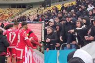 Scandal după derby! Ultrașii lui Dinamo n-au mai suportat și și-au vărsat furia pe jucători » Scenele surprinse de reporterii GSP