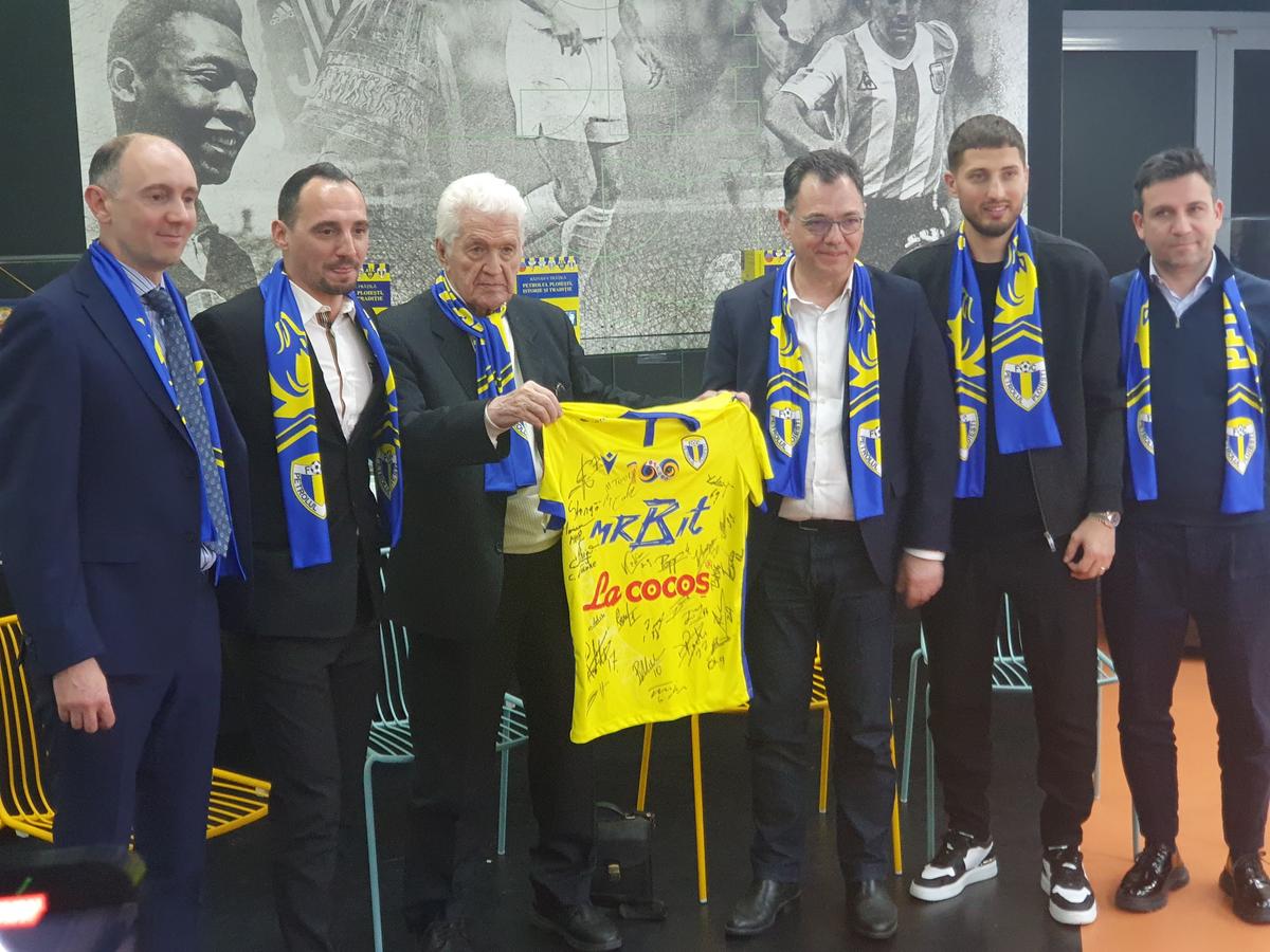 Petrolul și-a găsit locul în Muzeul Fotbalului, iar Gheorghe Grozav a primit o provocare: „Noi am bătut Rapidul cu 6-0”