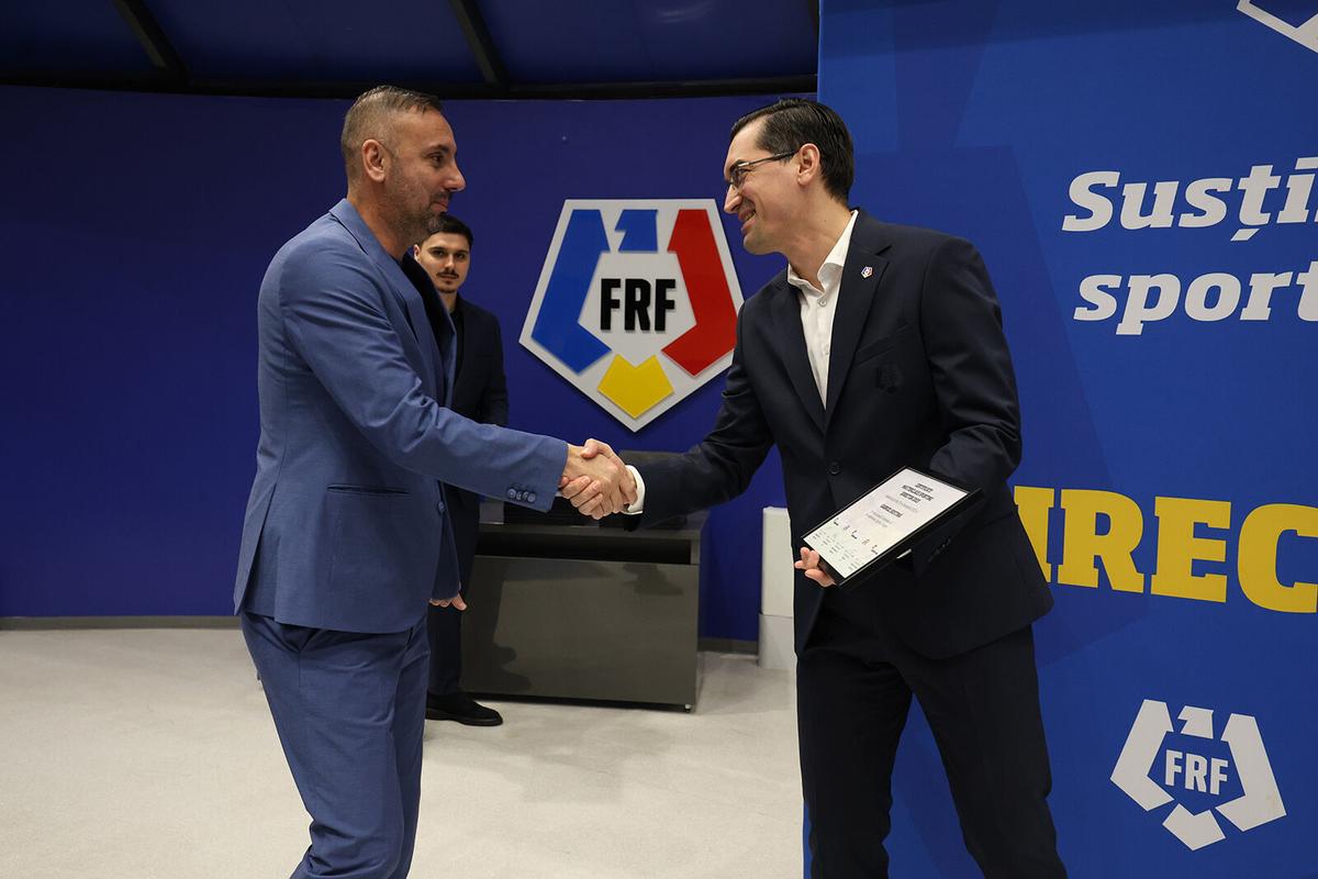 Iată a doua generație de directori sportivi care a absolvit astăzi cursurile FRF! Multe nume importante: „Extraordinar! Noi credeam că le știm pe toate”