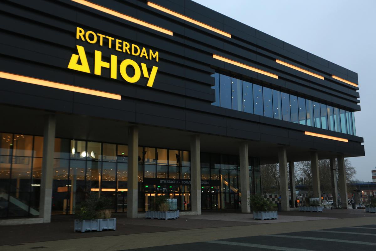 Mai mult decât o arenă de handbal » Cum arată Rotterdam Ahoy, „labirintul” în care România joacă la CM de handbal: imagini impresionante din culise! + cât costă o bere la 350 ml
