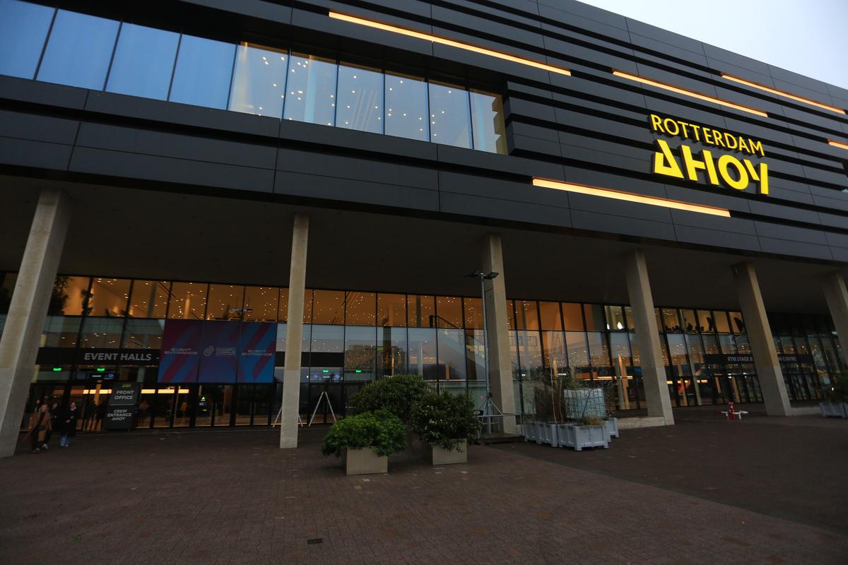 Mai mult decât o arenă de handbal » Cum arată Rotterdam Ahoy, „labirintul” în care România joacă la CM de handbal: imagini impresionante din culise! + cât costă o bere la 350 ml