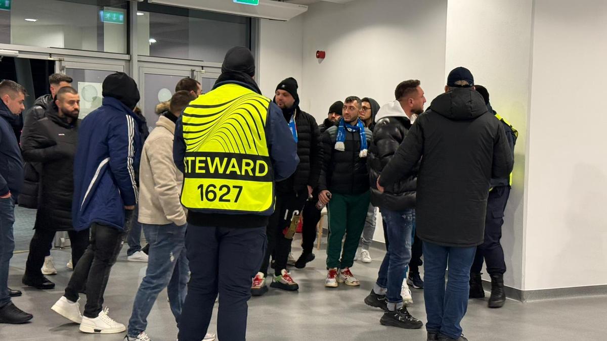 Prezență neașteptată pe „Ion Oblemenco” » Din penitenciar, lângă masa presei, la Craiova - Mainz
