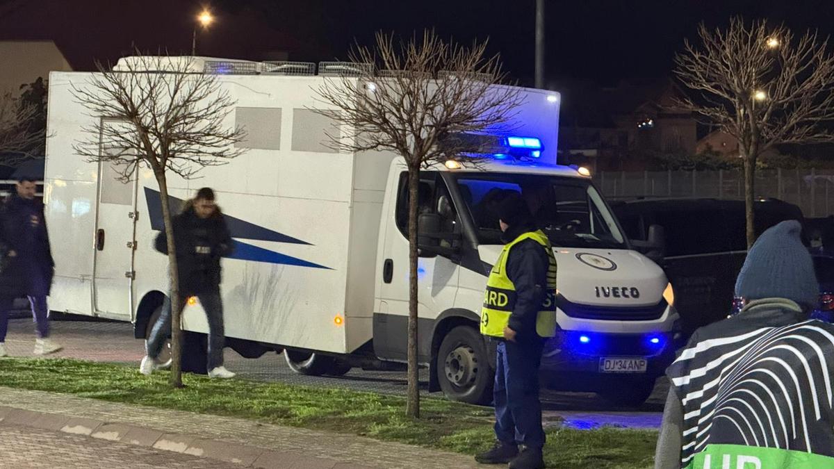 Deținuți de la Penitenciarul Craiova-Pelendava, la meciul cu Mainz