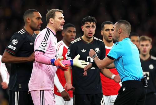 Manuel Neuer, protestând în Arsenal - Bayern / foto: Guliver/gettyimages