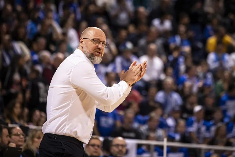 Mihai Silvășan, antrenorul României/Foto: fiba.basketball România, învinsă la scor de medaliata europeană cu bronz » Mihai Silvășan: „Obiectivul nostru e să luptăm în fiecare meci”