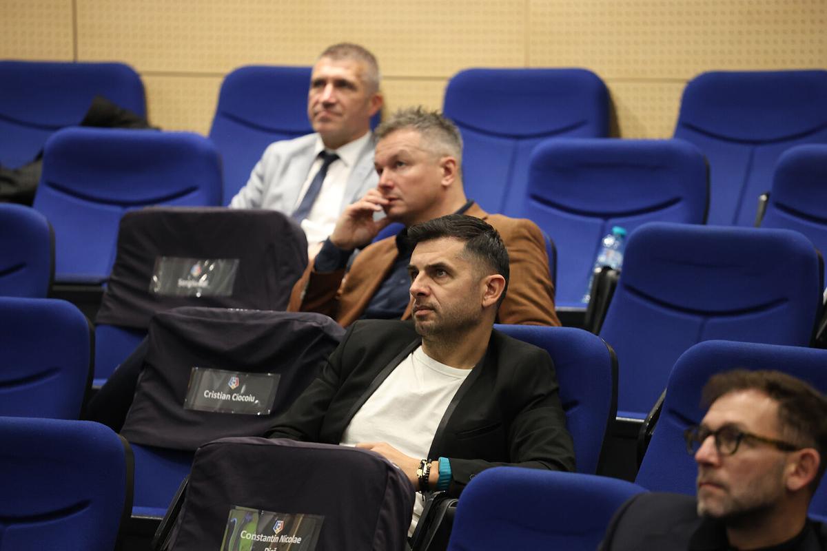 Imagini de la Cursul de Director Sportiv, organizat de FRF