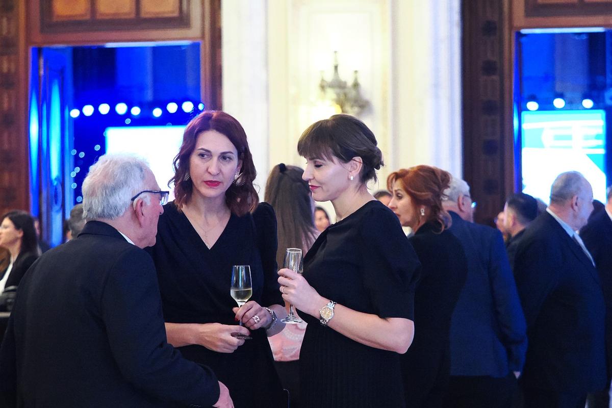 Gala Canotajului românesc a sărbătorit fastuos la Palatul Parlamentului 100 de ani de medalii, strălucire și muncă