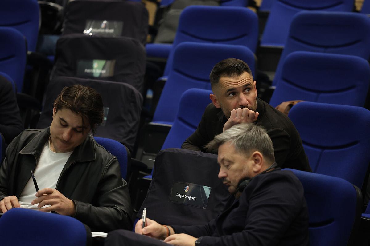 Iată a doua generație de directori sportivi care a absolvit astăzi cursurile FRF! Multe nume importante: „Extraordinar! Noi credeam că le știm pe toate”
