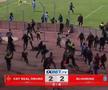Meci BRUTAL: 17 eliminări, antrenor cu capul spart și gaze lacrimogene pe teren!