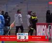 Meci BRUTAL: 17 eliminări, antrenor cu capul spart și gaze lacrimogene pe teren!