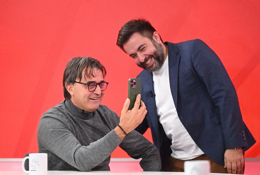 Slobodan Marovic s-a amuzat cu fostul său coleg, Miodrag Belodedici. Foto: Sportal.rs „Unde ți-s firele albe, păpușă?” » Miodrag Belodedici și Slobodan Marovic, dialog savuros înainte de Steaua Roșie - FCSB