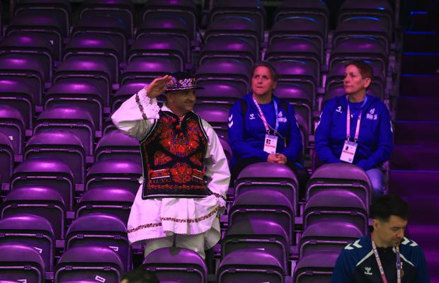 Cu fanii români nu te plictisești! » Prezențe de senzație în tribune, la România - Croația, debutul în grupa de Mondial