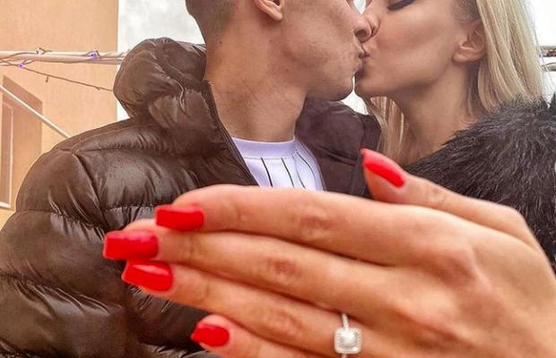 GALERIE FOTO Cererile în căsătorie, la modă în România! Rebeca i-a spus „da” unui jucător de la CFR Cluj