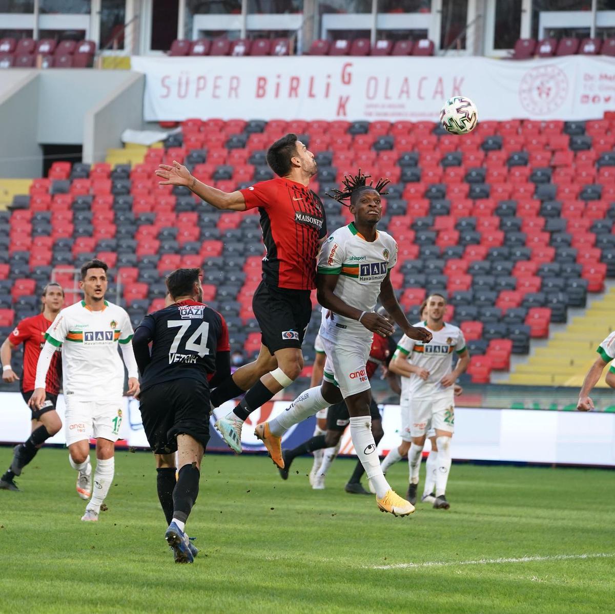 GAZIANTEP – ALANYASPOR 3-1. Marius Șumudică, împărat în Turcia! An FANTASTIC la Gaziantep