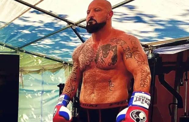 Un sportiv antivaccinist a murit la câteva zile după ce s-a externat din spital
