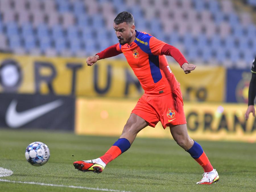 Budescu a deziluzionat acum la FCSB: a jucat în doar 10 etape, dintre care doar de 3 ori a fost în formula de start // FOTO: Imago Falimentul unui mare talent din Liga 1 » Cariera acestui fotbalist plin de calități conține aproape numai bile negre