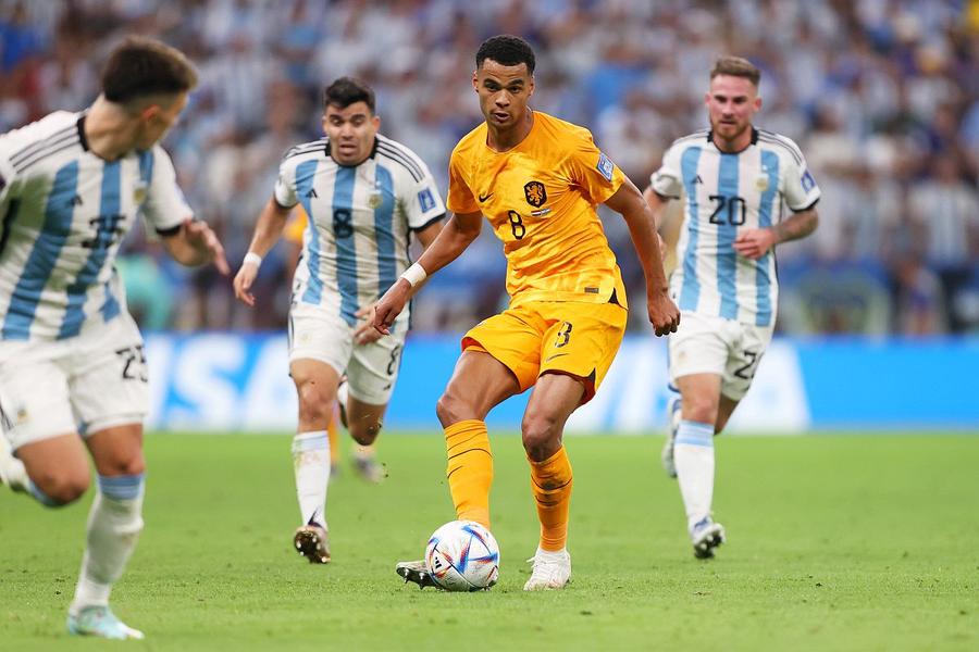 Cody Gakpo, în acțiune la Mondial, contra Argentinei // foto: Guliver/gettyimages Ce răsturnare la miezul nopții! » Primul mare transfer post-Mondial: Liverpool i l-a „suflat” lui United pe fotbalistul cu care „diavolii” erau deja înțeleși!