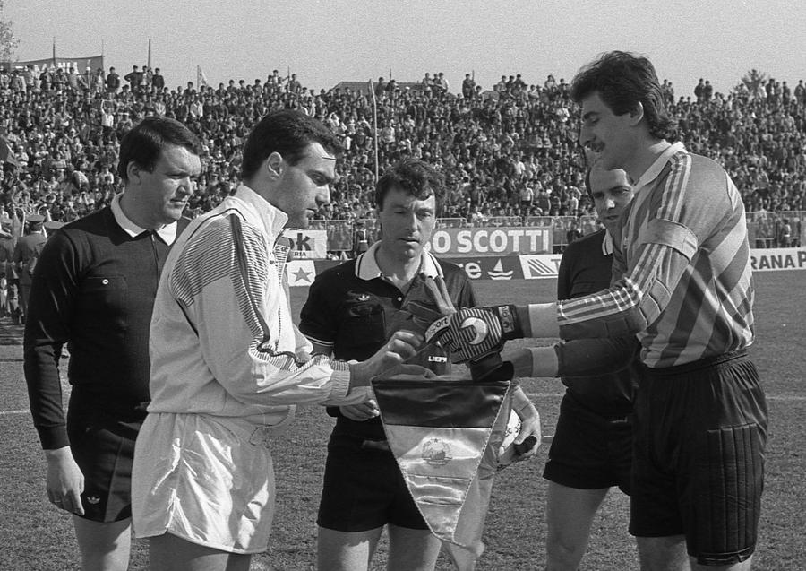 Silviu Lung despre viața de fotbalist la Craiova în anii '70, teribila finală cu AC Milan și fuga disperată de la Revoluție: „Le puneam apă în pahar lui Oblemenco și Deselnicu”