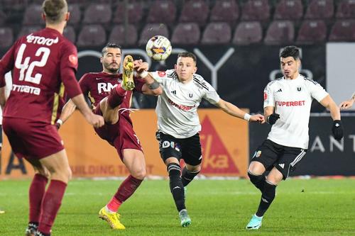 CFR Cluj e echipa din Liga 1 care s-a bazat cel mai mult pe fotbaliștii străini în primele 21 de etape, la polul opus aflându-se chiar rivala „feroviarilor” din oraș, U Cluj.