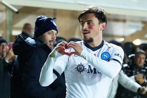 Eljif Elmas, în tricoul lui Napoli, campioana Italiei Foto: Imago