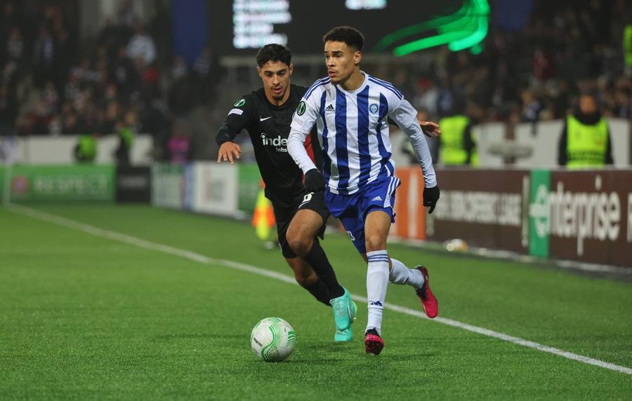 Pyry Soiri, în tricoul lui HJK Helsinki, într-un meci cu Eintracht Finlandezul care a jucat pentru Universitatea Craiova crede că oltenii au un mare avantaj împotriva lui KuPS