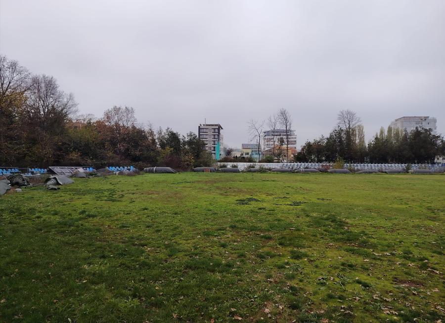 Lăsați fără pistă » Atleții constănțeni nu mai au niciun stadion în oraș unde să se antreneze, iar la noua arenă nu s-a prevăzut așa ceva!