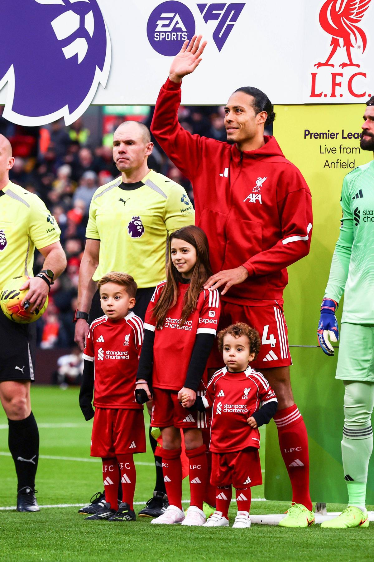 Liverpool, victorie la limită de „Boxing Day” cu „lanterna roșie” Wolverhampton. Premieră Wirtz, într-un meci încărcat de emoție