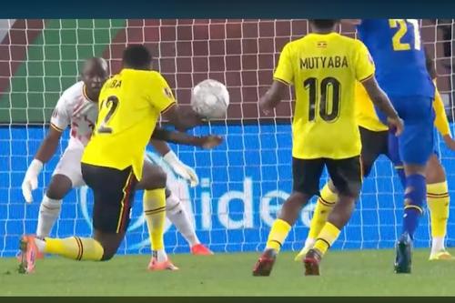 Baba Alhassan a comis un penalty în Uganda - Tanzania și a fost schimbat 6 minute mai târziu