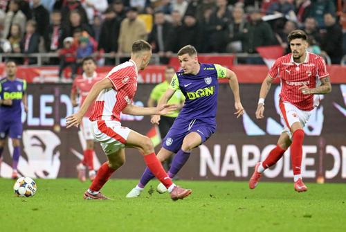 Lindon Emerllahu (centru), singurul jucător din Superliga pe care MM Stoica l-ar fi transferat la FCSB // FOTO: Imago Images