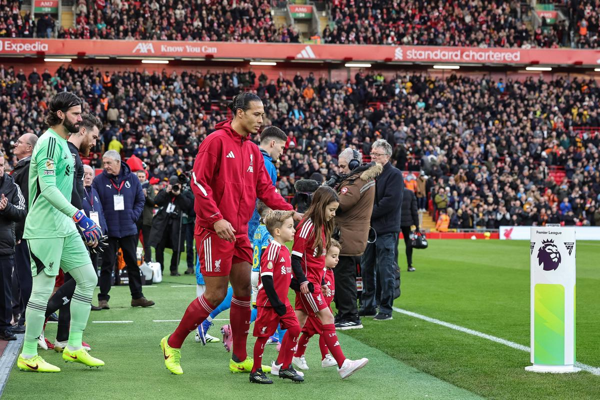 Liverpool, victorie la limită de „Boxing Day” cu „lanterna roșie” Wolverhampton. Premieră Wirtz, într-un meci încărcat de emoție